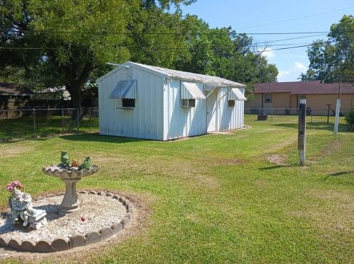 1220 San Felipe St, Angleton TX 77515-5405 exterior