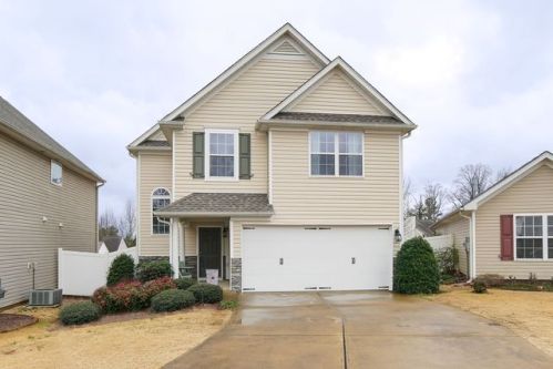 303 Highland Falls Dr, Hiram, GA 30141-3174