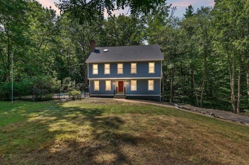 4 Finch Cir, Londonderry, NH 03053-4064