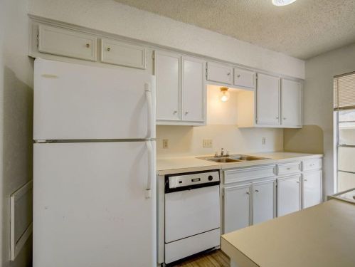 404 Dittmar Rd, Austin TX  78745-7004 exterior