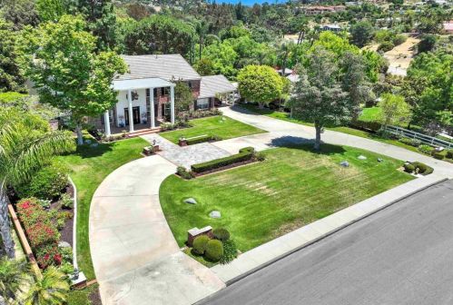 1156 Sugarbush Dr, Vista CA 92084-7464 exterior