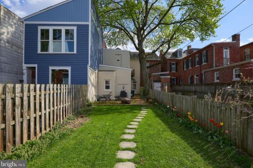 433 Walnut St, Lancaster PA  17603-3362 exterior