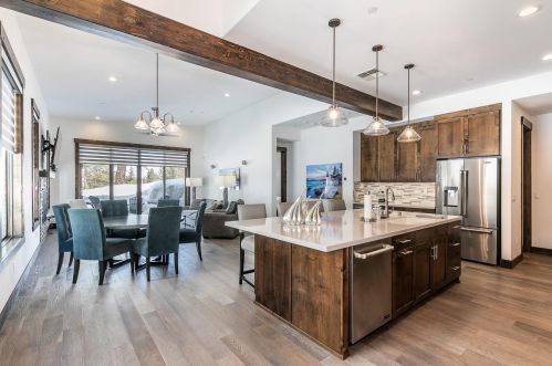 9218 Heartwood Dr, Truckee CA  96161-5196 exterior