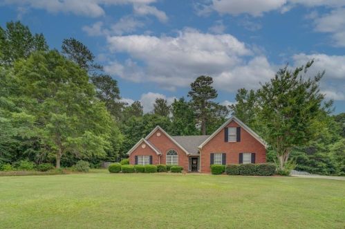 95 Blue Grass Ct, Oxford, GA 30054-4060