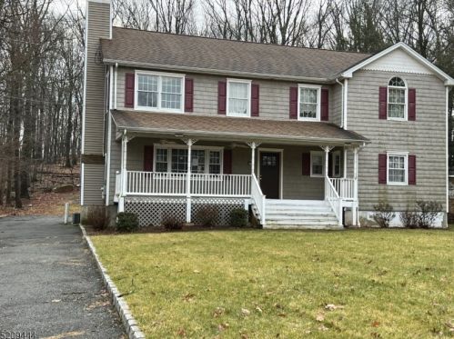 16 Oak Ln, Dover, NJ 07869-3117