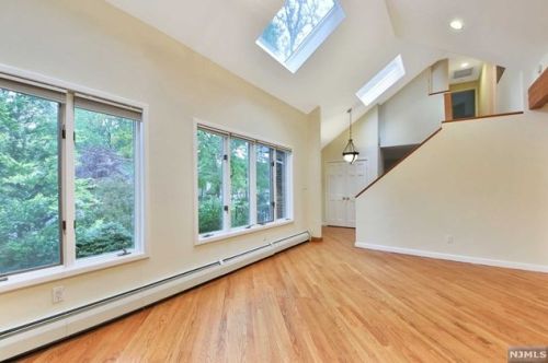 12 Laurel Rd, Demarest NJ  07627-1916 exterior