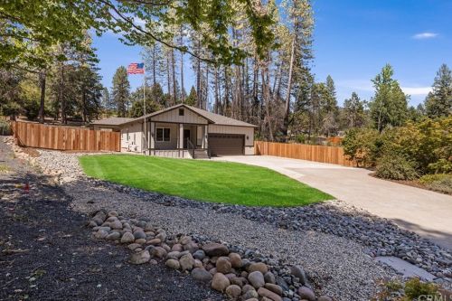 1635 Gate Ln, Paradise, CA 95969-2318