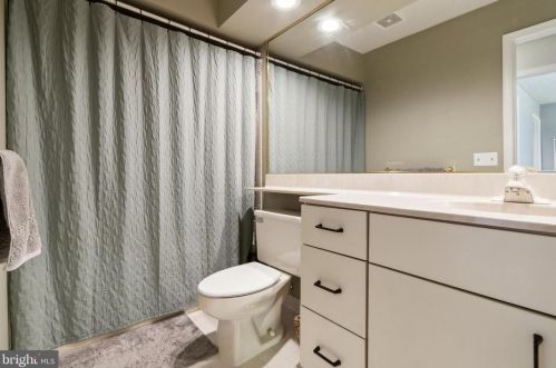 1213 Eagles Chase Dr, Trenton NJ  08648-2540 exterior