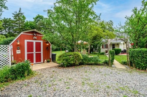 6 Dogwood Ln, Princeton NJ  08540-8439 exterior