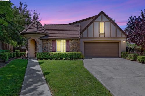 565 Leah Ln, Tracy, CA 95391-1118