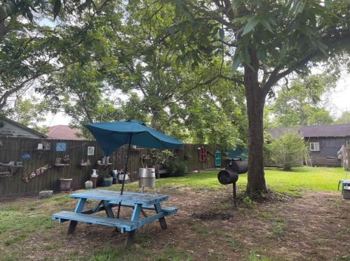 2015 Main St, Danbury, TX 77534-8797