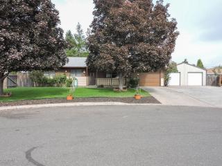 1303 Perry Ct, Yakima, WA 98902-5790