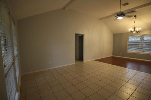 606 Springwood Dr, Conroe TX  77385-9514 exterior