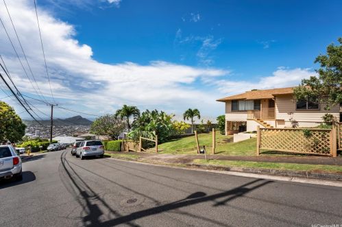 2250 Noah St, Honolulu, HI 96816-2008