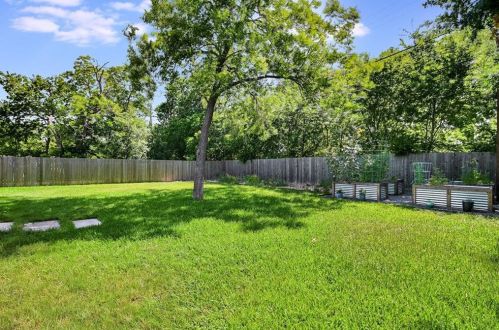 8208 Burrell Dr, Austin TX  78757-8339 exterior
