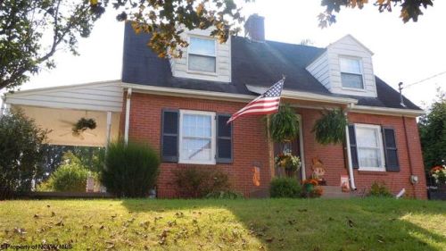 6 Colonial Way, White Hall, WV 26554-1303