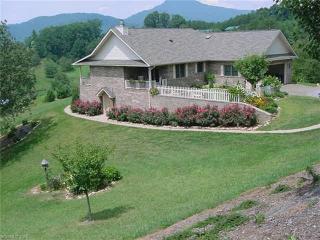 99 Mary Gray Dr, Clyde, NC 28721-9430