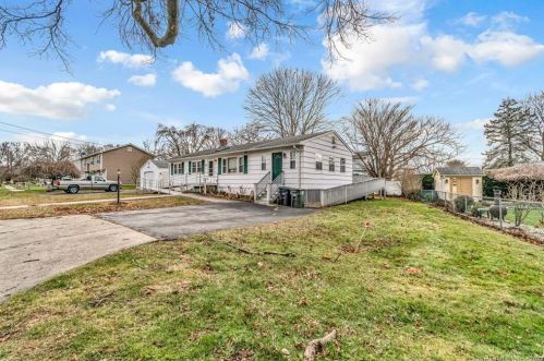15 Hollywood Ave, Milford, CT 06460-4214