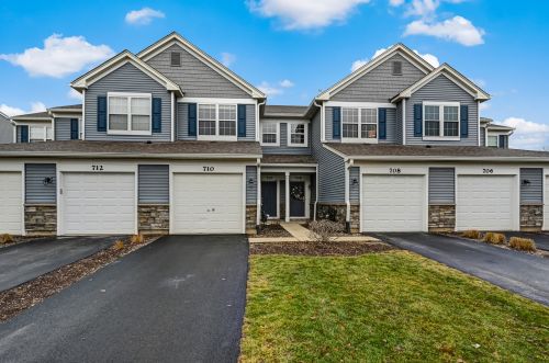710 Woodewind Dr, Naperville, IL 60563-3972