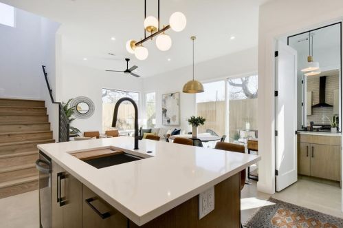 4907 Delores Ave, Austin TX  78721-2107 exterior