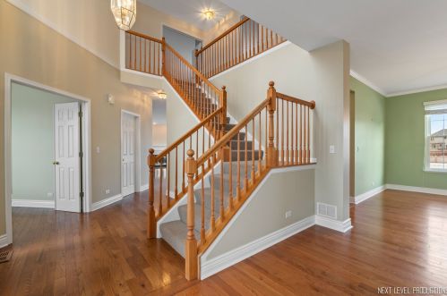 11 Ellington Ct, South Elgin, IL 60177-2181