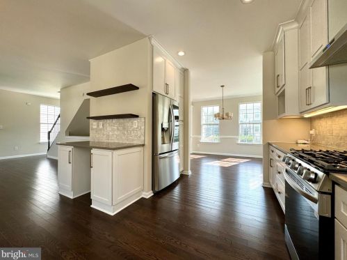 12434 Iona Sound Dr, Bristow, VA 20136-3027