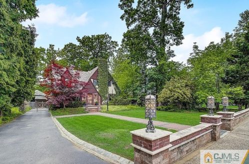 270 Middlesex Ave, Metuchen, NJ 08840-1520