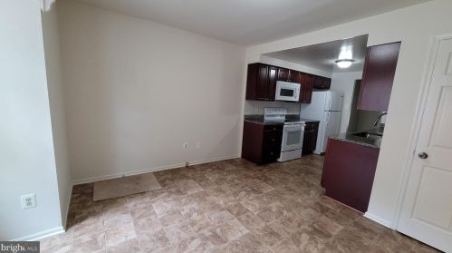 7915 Birchtree Ct, Springfield VA  22152-3418 exterior