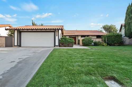 3866 Vista Circle Dr, Lancaster, CA 93536-5451