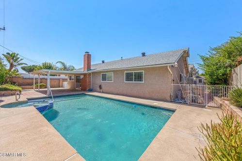 2752 Wanda Ave, Simi Valley, CA 93065-1519