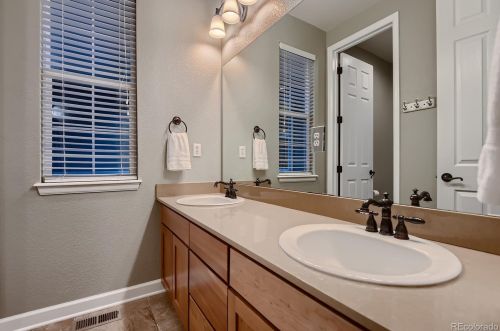 7500 Eaton Park Way, Aurora CO 80016-4292 exterior