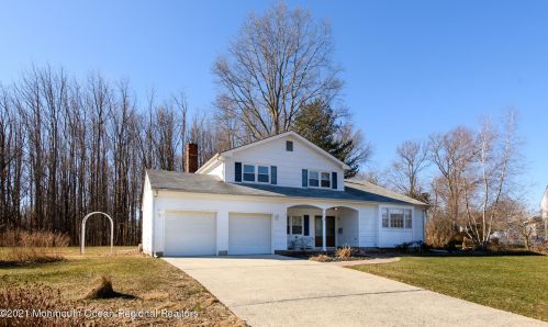 24 Barbara Ter, Middletown, NJ 07748-1247