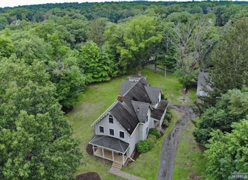 555 Piermont Rd, Demarest, NJ 07627-1615