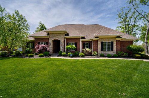 5911 Cherokee Dr, Cincinnati, OH 45243-2909