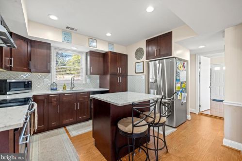 7319 Beverly Park, Springfield VA  22150-3162 exterior