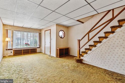 6232 Erdrick St, Philadelphia, PA 19135-3504