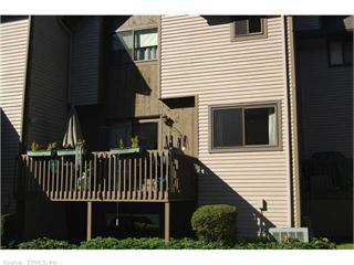 97 Fox Run Ct, Hartford, CT 06111-4585