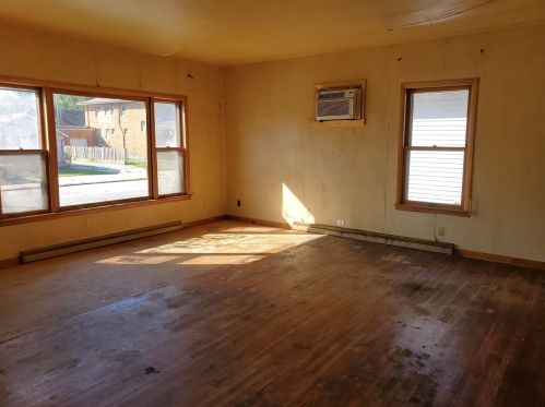 655 Wentworth Ave, Calumet City, IL 60409-4223