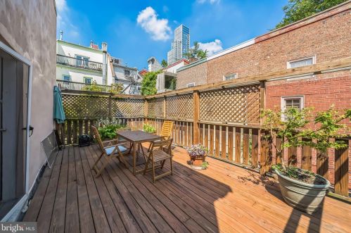 404 Iseminger St, Philadelphia PA  19147-6215 exterior