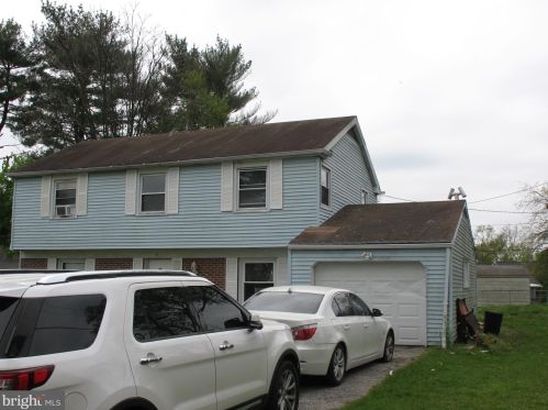 6 Shetland Ln, Willingboro, NJ 08046-1011