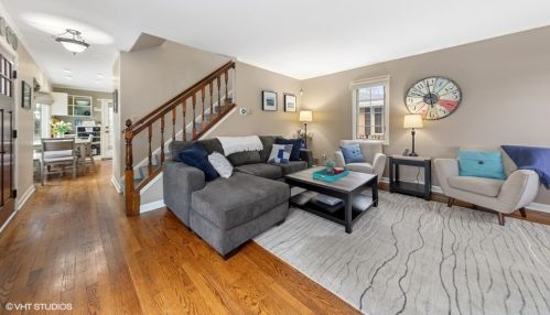 204 Adams St, Oak Brook IL  60521-3126 exterior