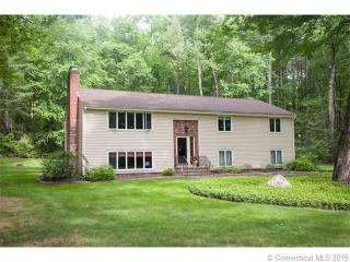 32 Castlewood Rd, Simsbury, CT 06089-9652