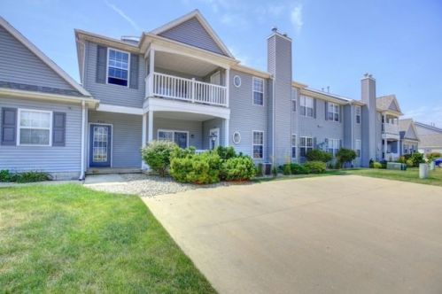 3042 Stillwater Lndg, Urbana, IL 61802-7166