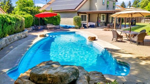 733 Forest Ridge Cir, Vacaville, CA 95687-7421