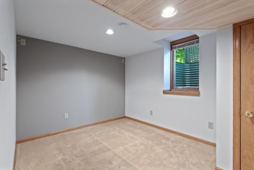 1027 Idaho Ave, Saint Paul MN  55117-3352 exterior