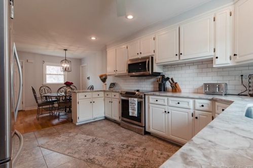 16 Paugussett Rd, Sandy Hook CT  06482-1557 exterior