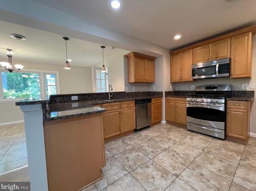 7411 Long Pine Dr, Springfield VA  22151-2814 exterior
