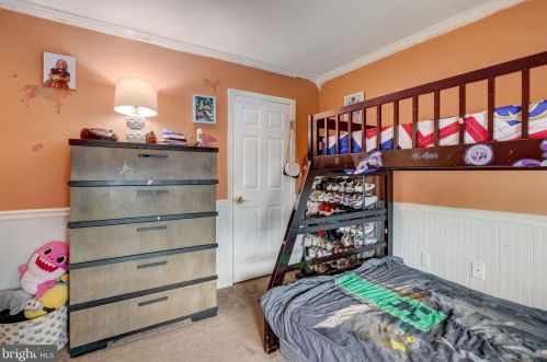 4 Crawford Ct, Trenton NJ  08690-3618 exterior