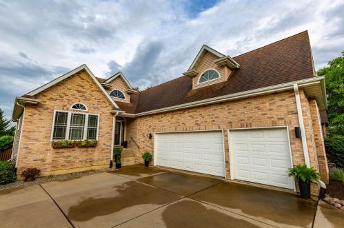 1069 Shoreline Rd, Crown Point, IN 46307-9346