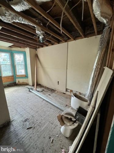 129 63rd St, Philadelphia PA 19142-2303 exterior